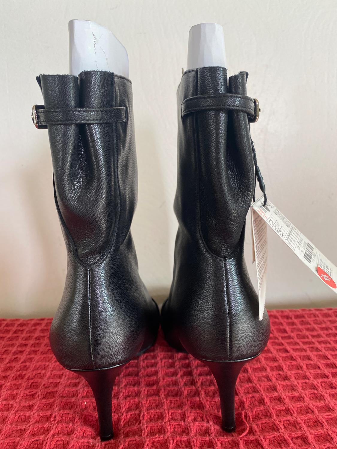 ROUND TOE LEATHER ANKLE BOOTS - Image 3