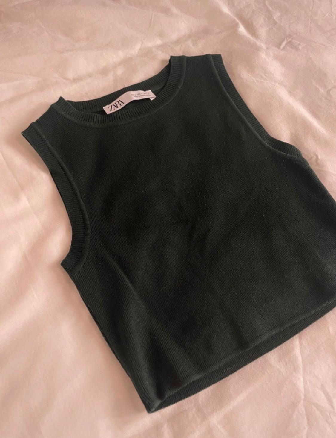 CROP TOP DE TIRANTES VERDE OSCURO - Image 4