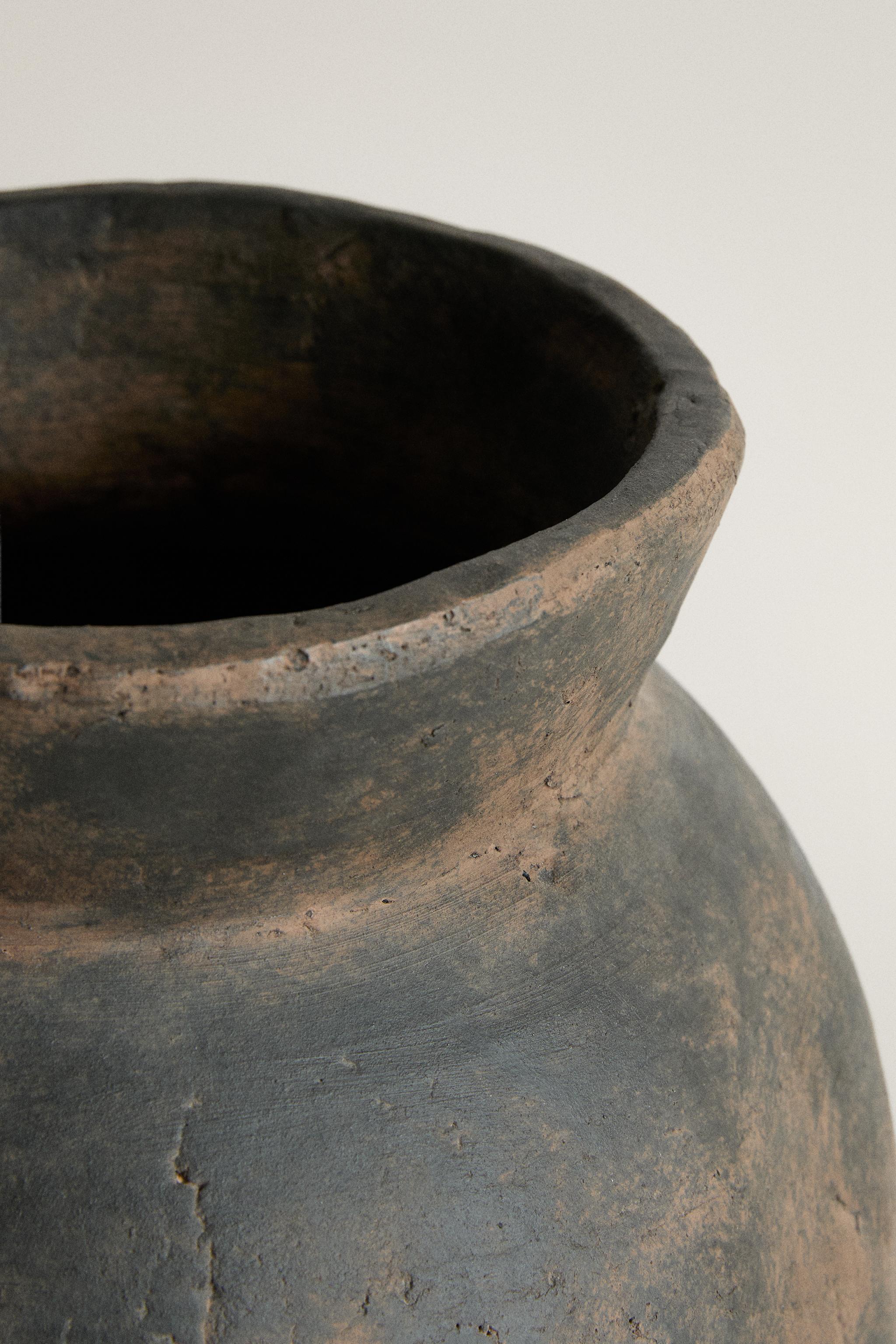 OVAL DECORATIVE CERAMIC VASE