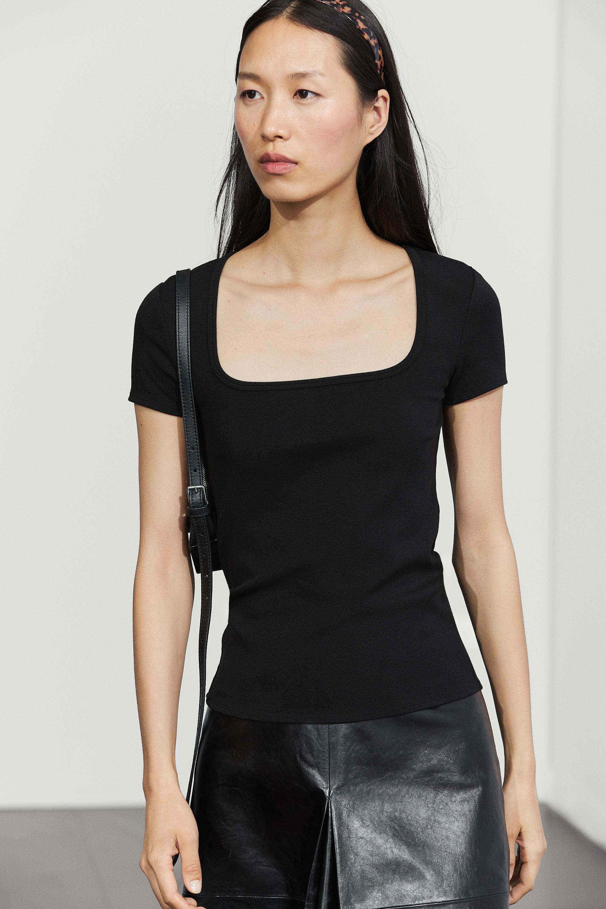 Short sleeve square neckline T-shirt