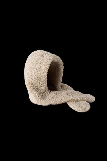 FAUX SHEARLING HAT WITH COLLAR - Beige by Zara