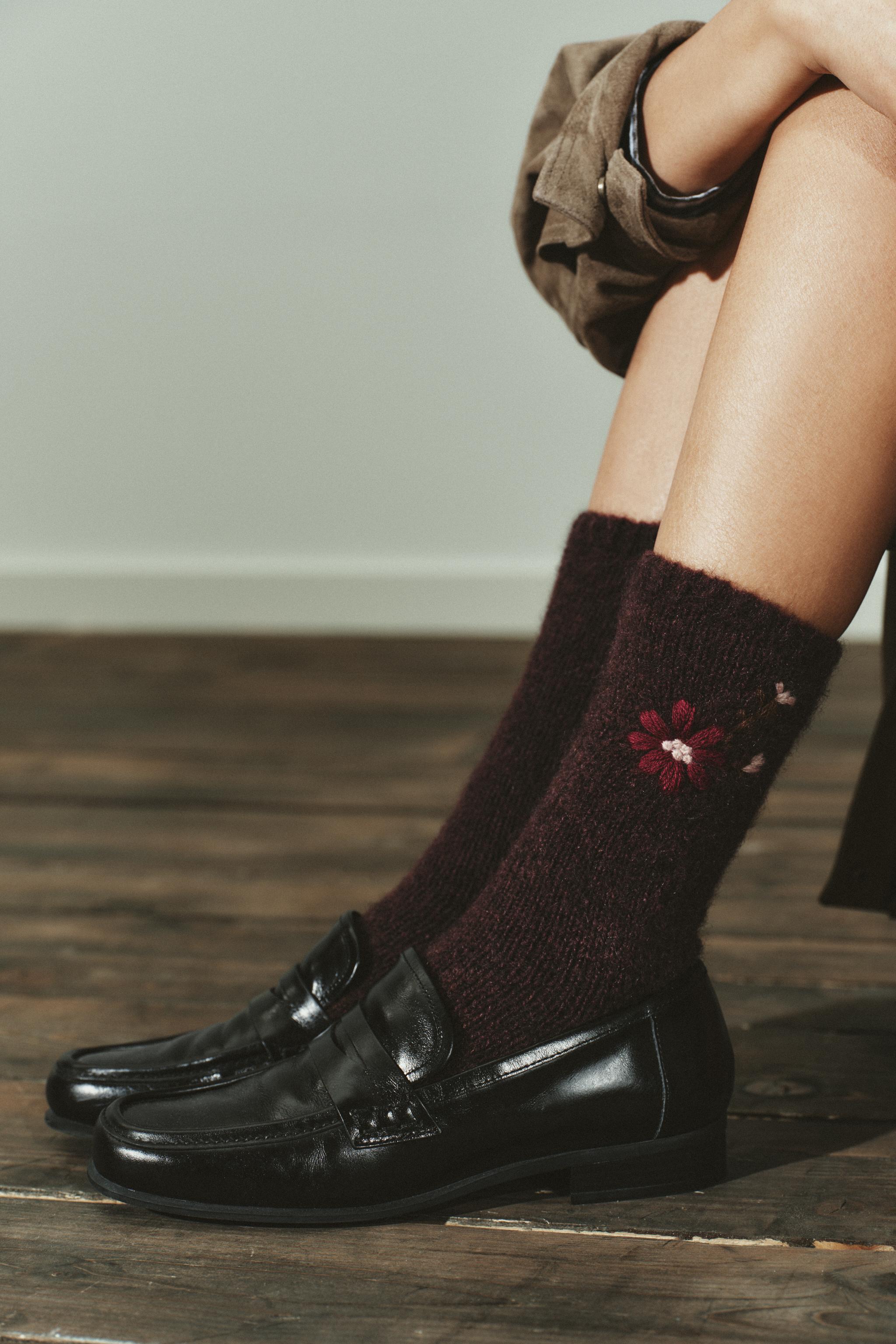 EMBROIDERED FLORAL SOCKS