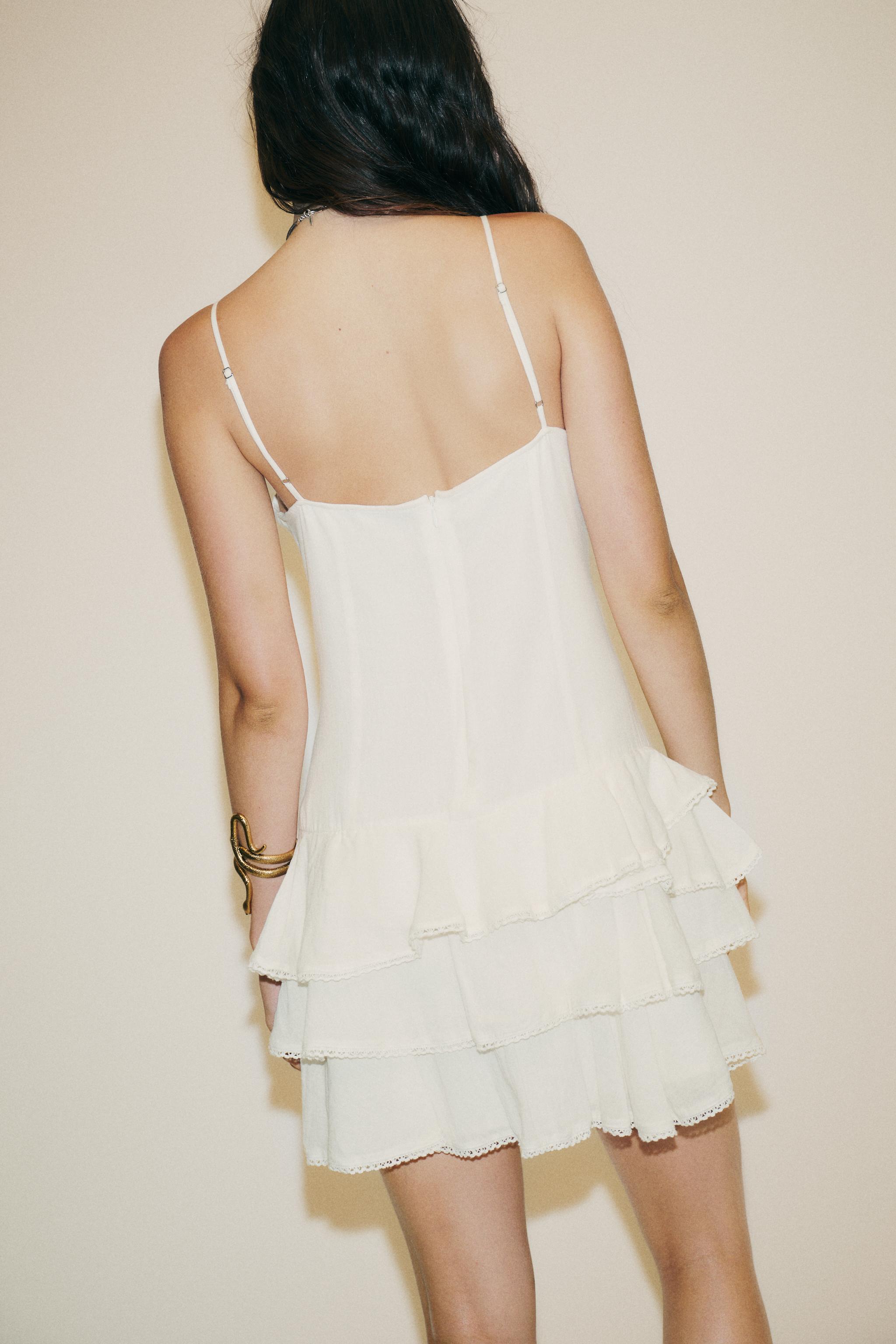ROBE COURTE EN GAZE À VOLANTS