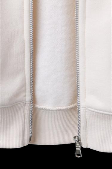 BASIC-SWEATSHIRT MIT REISSVERSCHLUSS - Cremefarben von Zara