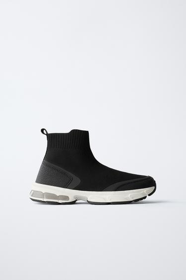 BOTIN DEPORTIVO CALCETÍN - Negro de Zara