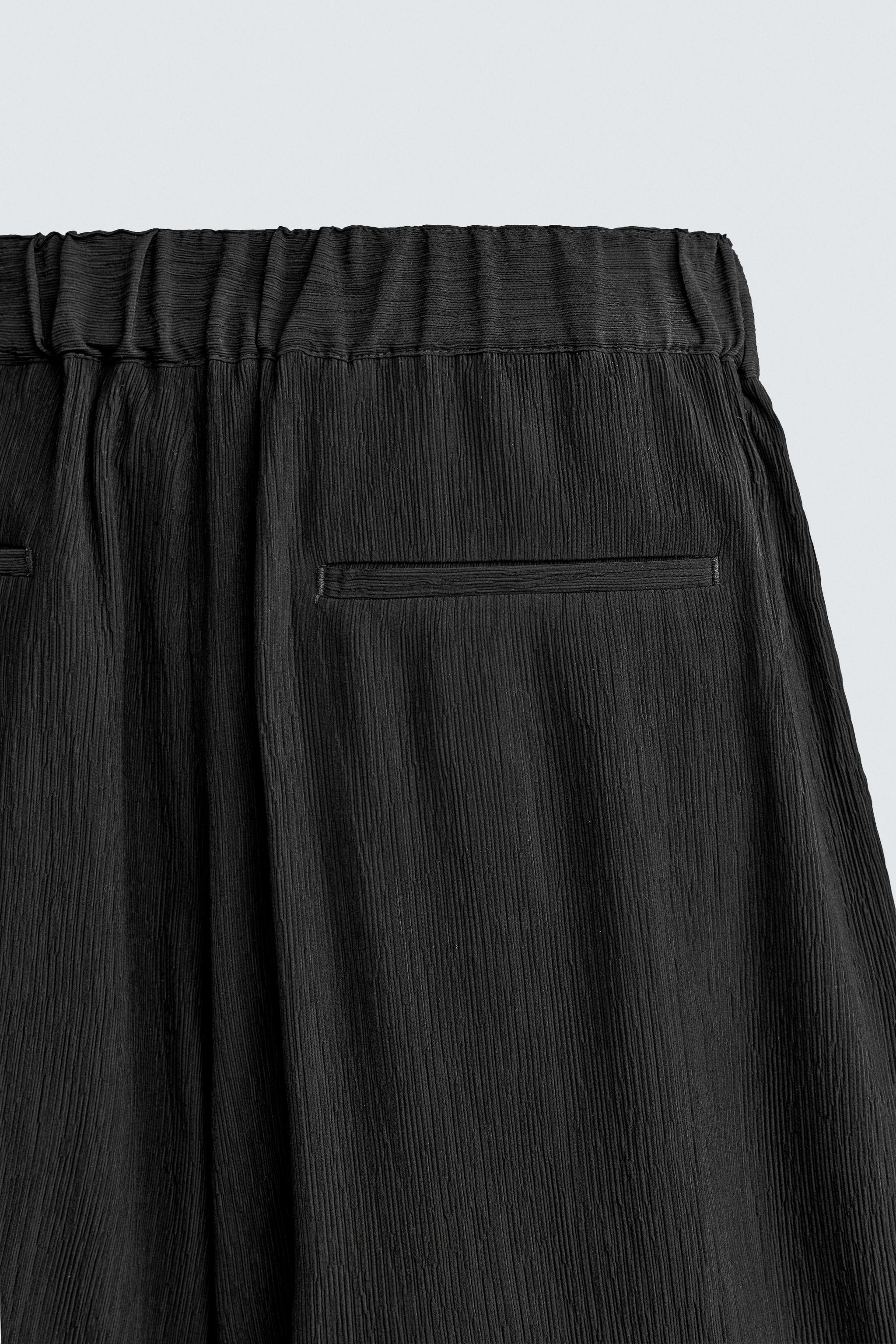 TEXTURED RELAXED FIT SHORTS