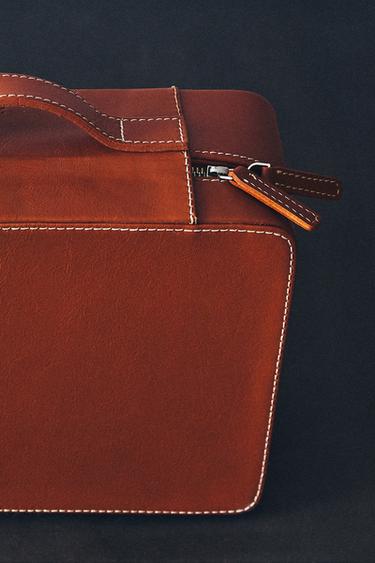 LARGE LEATHER WASH BAG WITH COMPARTMENTS - Mid-camel by Zara