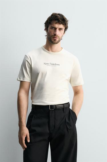 T-SHIRT À TEXTE IMPRIMÉ - Blanc cassé de Zara