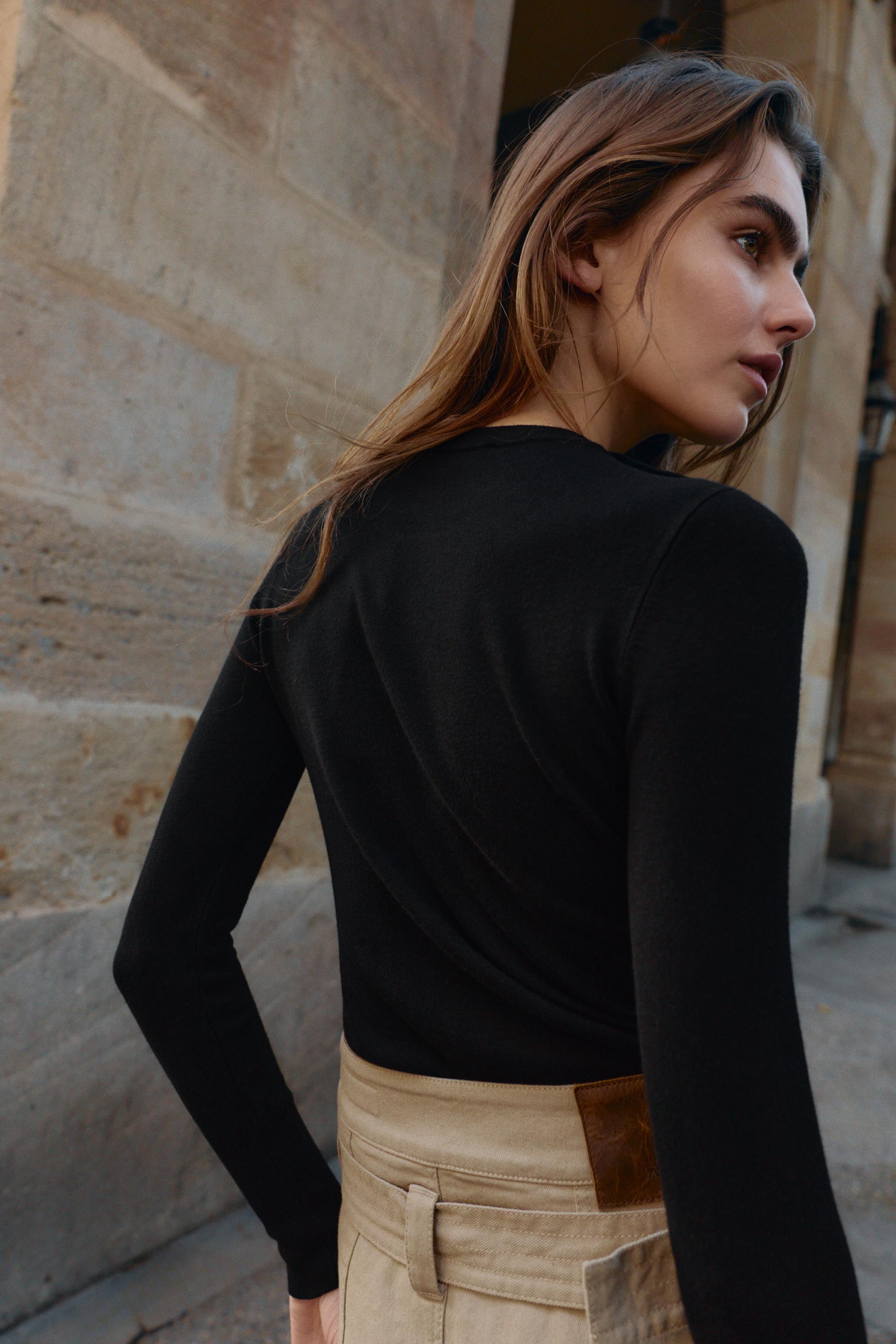 PULL EN MAILLE À BOUTONS