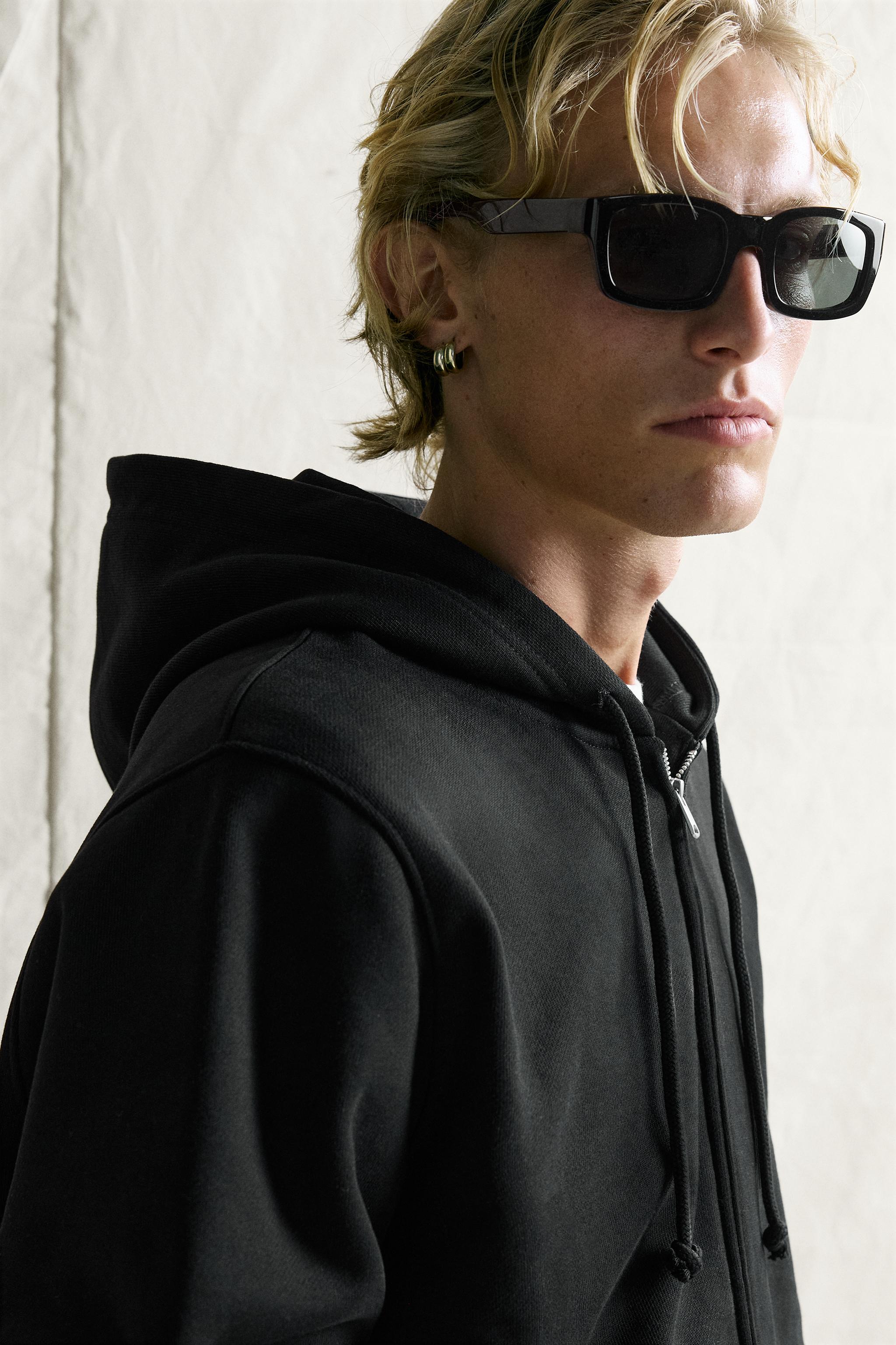 REGULAR FIT HOODED ZIP-UP SWEATSHIRT