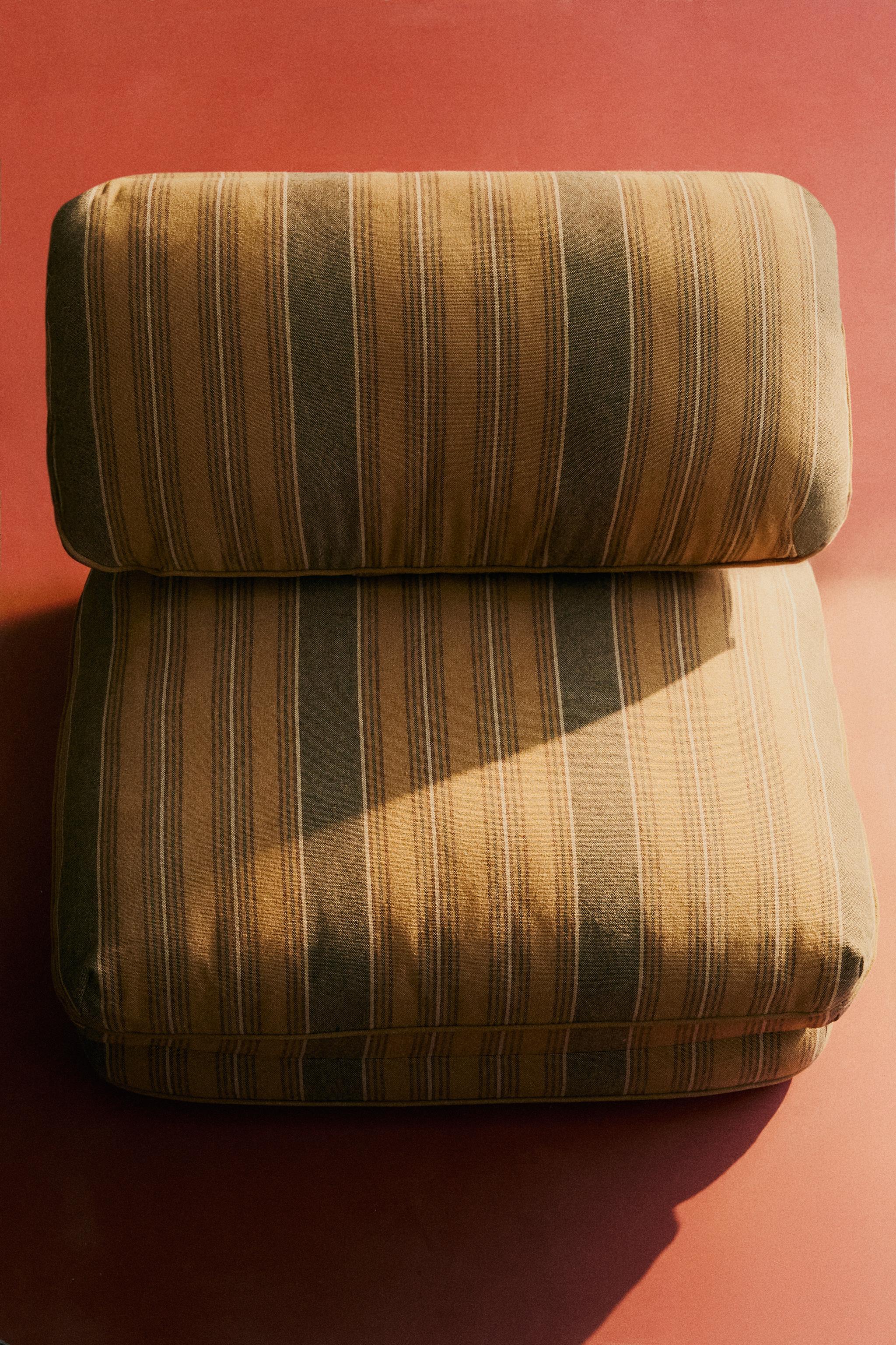 STRIPED FOLDABLE LOUNGE CHAIR — Dark russet