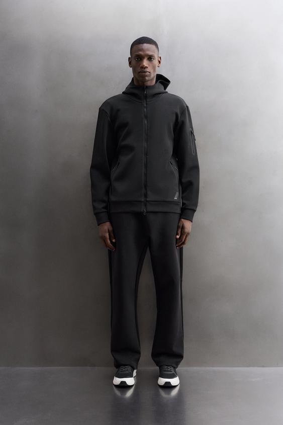 SUDADERA TÉCNICA CREMALLERA CAPUCHA - Negro de Zara - Imagen 0