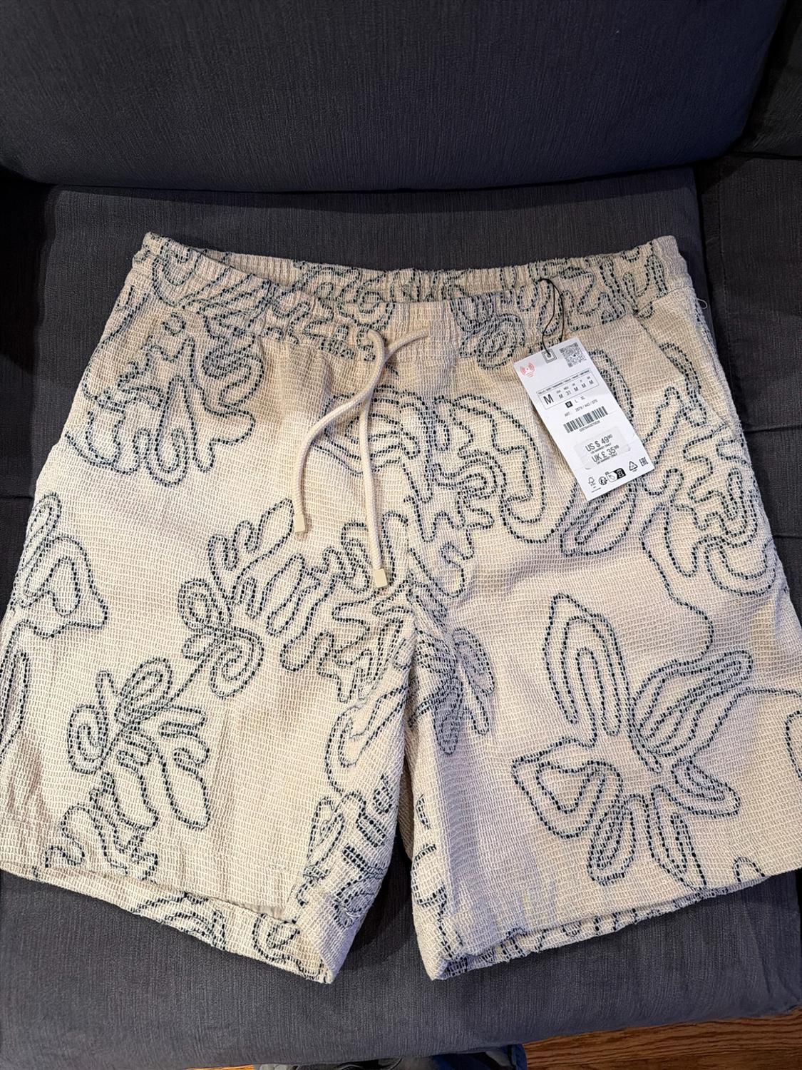 TEXTURED EMBROIDERED SHORTS - Image 3