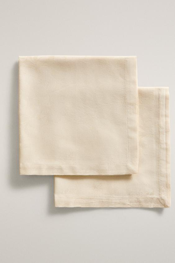 SET OF JACQUARD NAPKINS WITH ROSES (SET OF 2) - Cava by Zara - Image 0