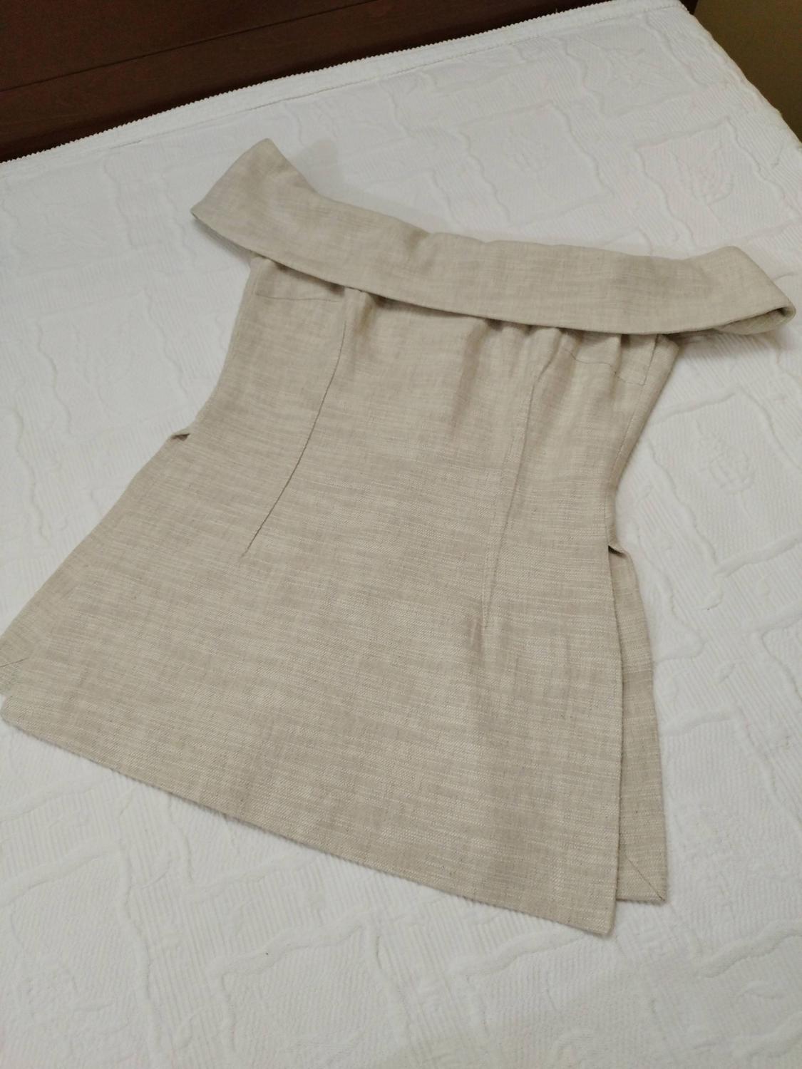ΤΟΠ OFF SHOULDER ΑΝΟΙΓΜΑΤΑ ΣΤΑ ΠΛΑΓΙΑ - Image 2
