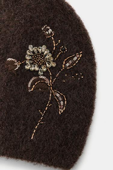 BONNET BEANIE EN MAILLE AVEC FLEUR ET FANTAISIE - Marron de Zara - Image 2