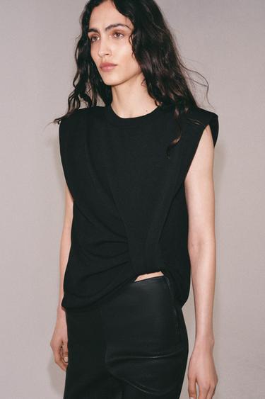 ТРИКОТАЖНЫЙ ТОП С ПОДПЛЕЧНИКАМИ — ЧЕРНЫЙ от Zara