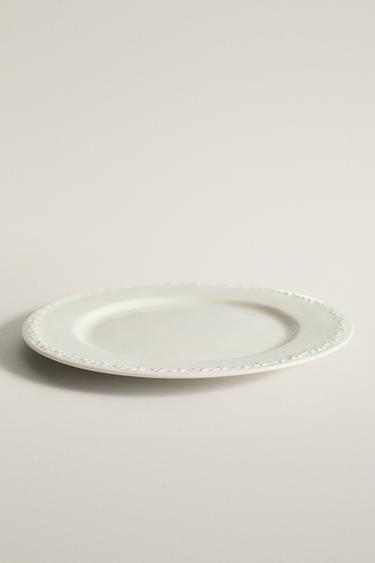 EARTHENWARE DINNER PLATE WITH RAISED RIM DETAIL — Cream 2