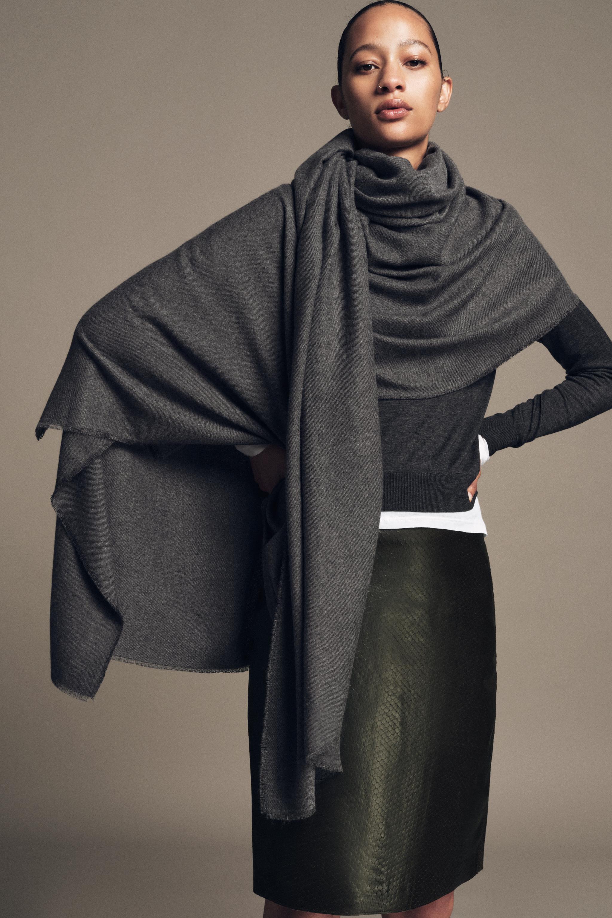 Soft Plain Scarf by Zara