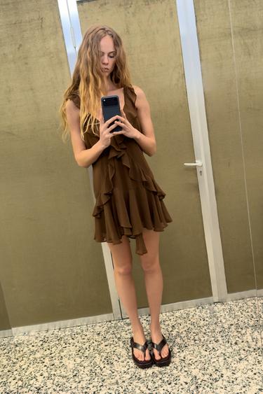 SHORT DRESS WITH RUFFLES - chocolate by Zara