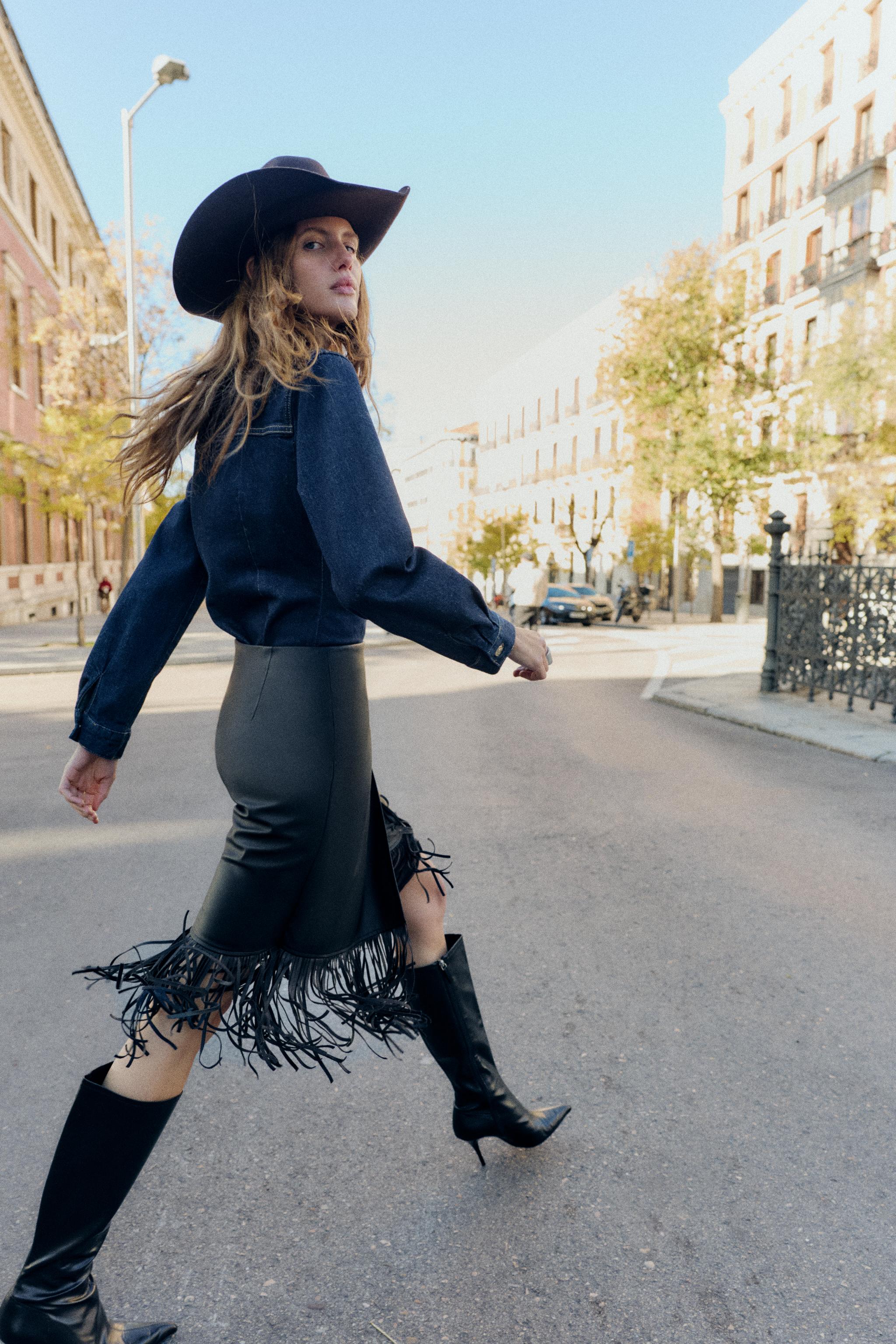 JUPE MI-LONGUE À FRANGES MATIÈRE SYNTHÉTIQUE