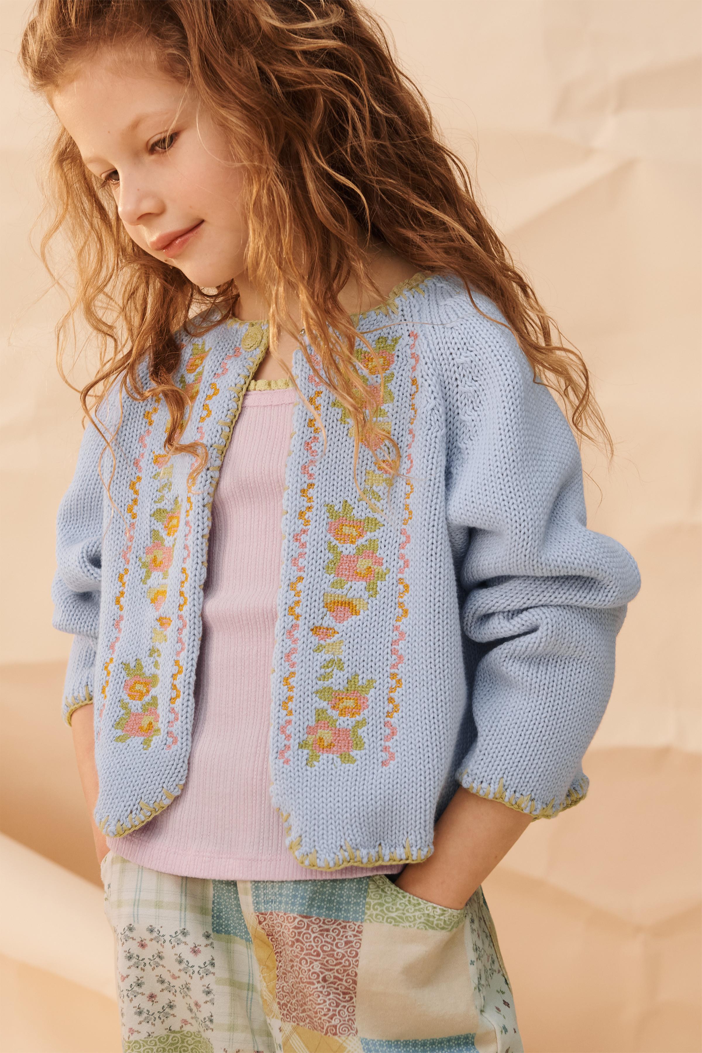 GILET EN MAILLE FLEURS BRODÉES POINT DE CROIX ÉDITION LIMITÉE