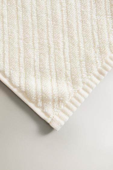 DIAGONAL TEXTURE BATH TOWEL - Ivory by Zara - Image 2