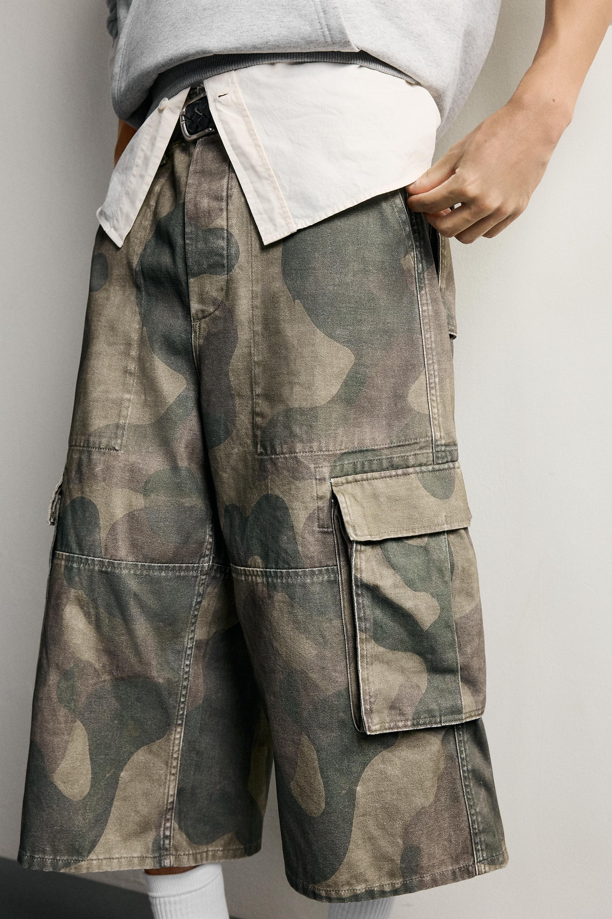 ABSTRACT PRINT CARGO JORTS