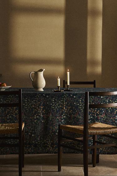 COTTON AND LINEN FLORAL CHRISTMAS TABLECLOTH - Navy blue by Zara