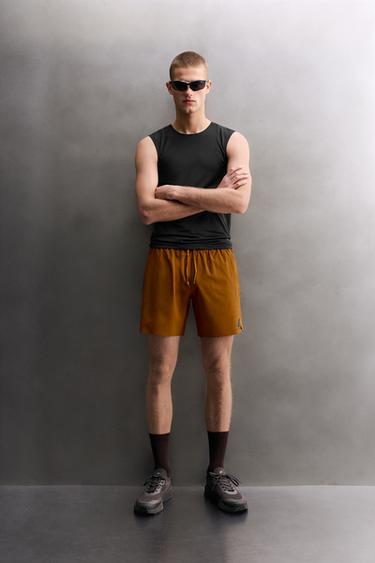 تيشرت TANK طبقة أولى - أسود الخاص بـ Zara