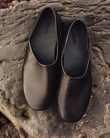 حذاء جلدي بنعل VIBRAM® AARON LEVINE X ZARA - أسود الخاص بـ Zara