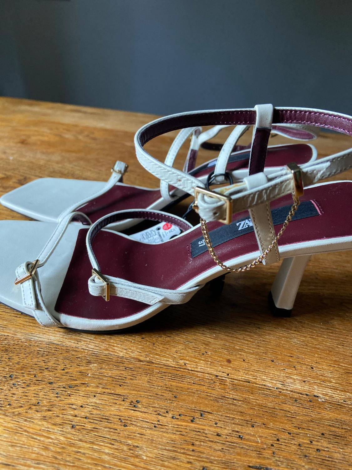 STRAPPY LEATHER HIGH-HEEL SANDALS WITH BUCKLE - Image 4