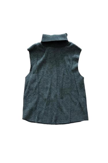 SLEEVELESS TURTLENECK TOP
