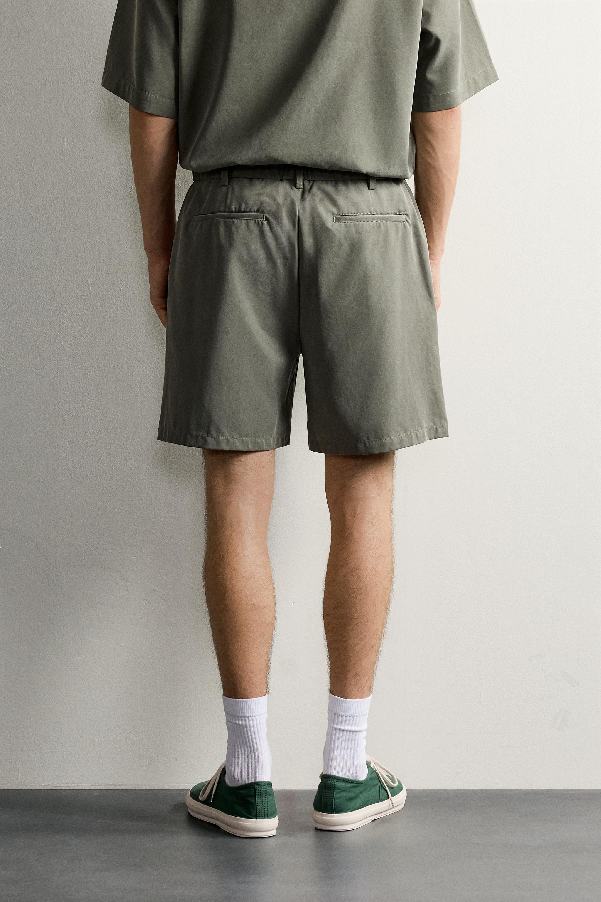 RELAXED FIT FLOWY SHORTS