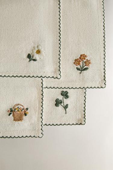 Zara SET OF FLORAL EMBROIDERED NAPKINS (PACK OF 4) - Ecru