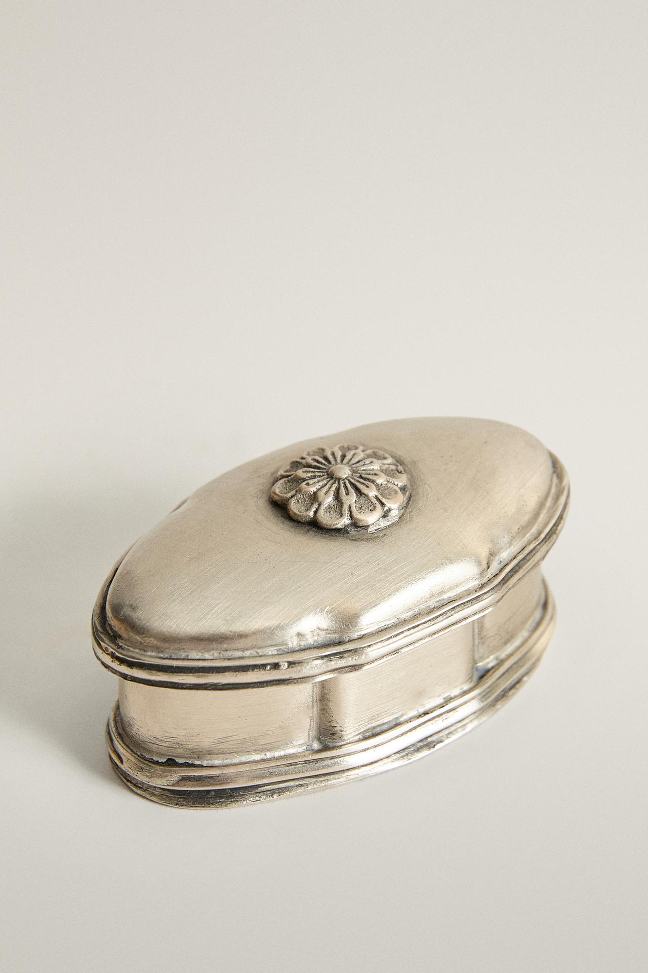 VINTAGE METAL JEWELLERY BOX — Silver
