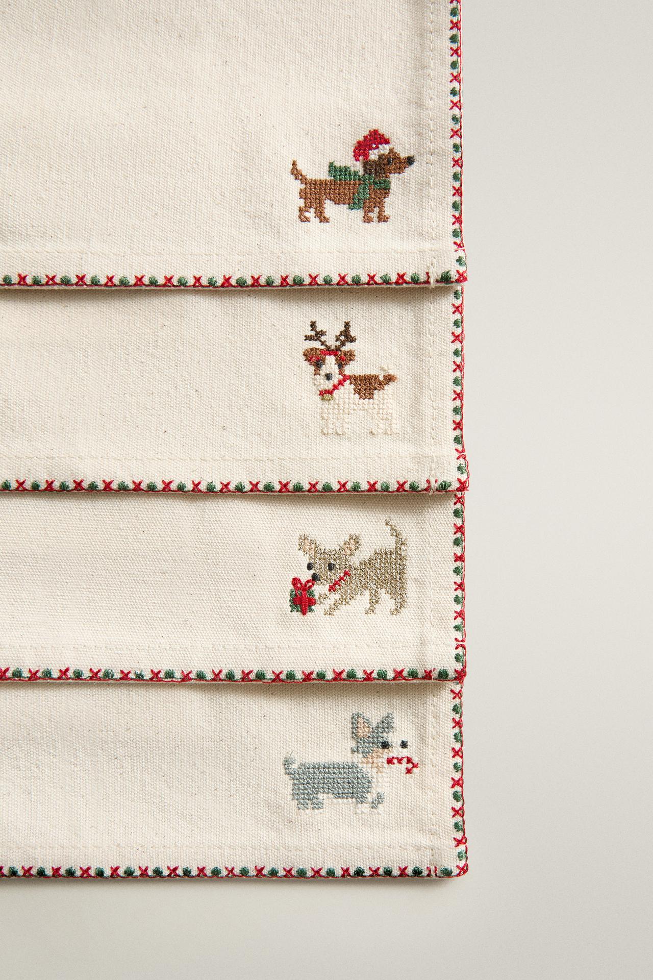 SET OF CHRISTMAS ANIMAL COCKTAIL NAPKINS (SET OF 4) — Ecru