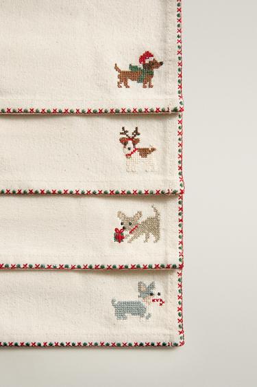 SET OF CHRISTMAS ANIMAL COCKTAIL NAPKINS (SET OF 4) — Ecru 2
