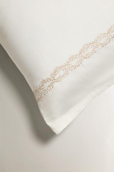 EMBROIDERED SATEEN PILLOWCASE - Cava by Zara - Image 3