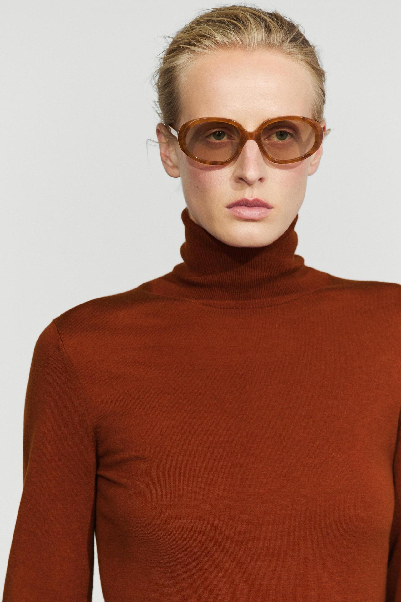 Wool-blend turtleneck knit sweater — Russet