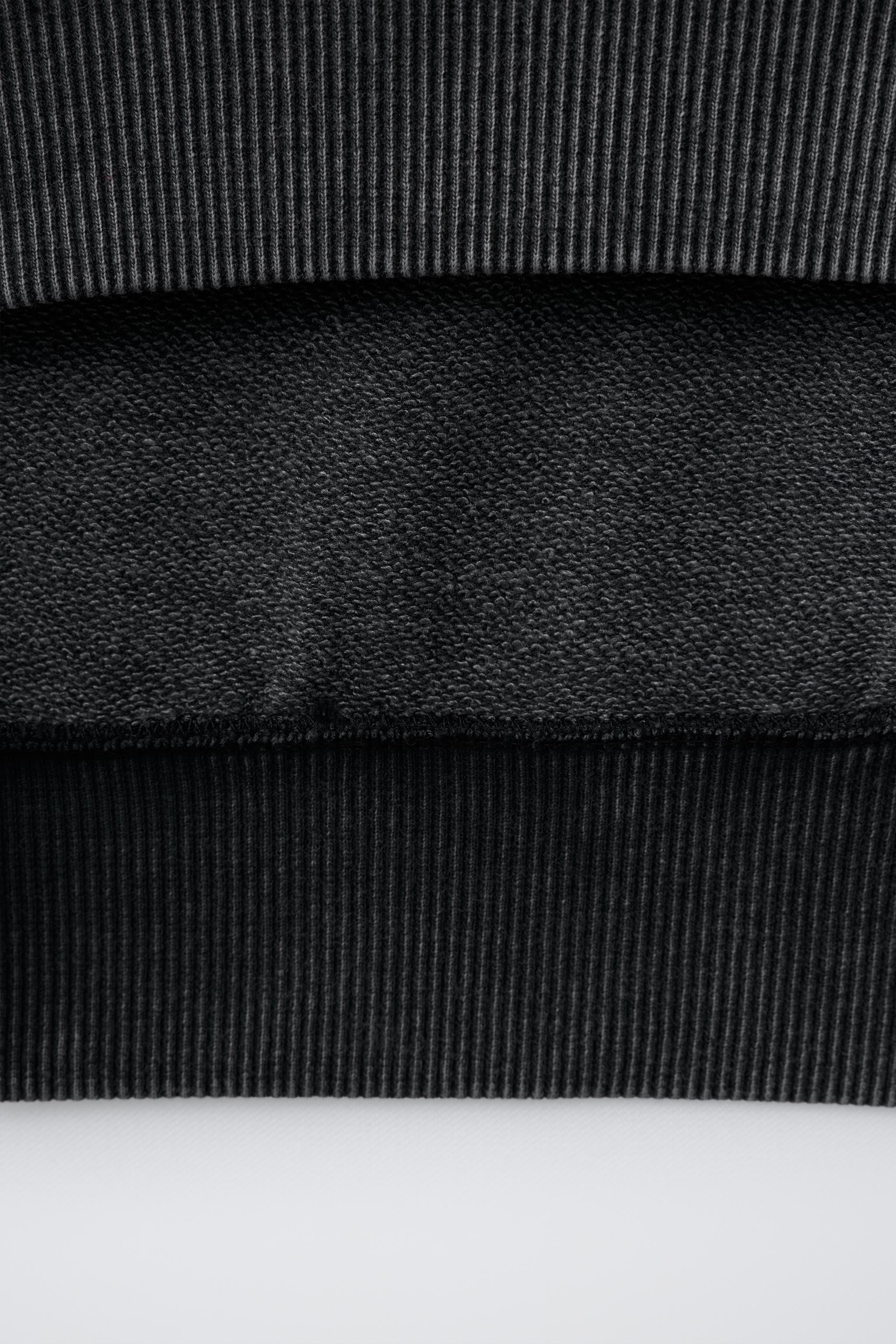 T-SHIRT MOLLETONNÉ À ÉTIQUETTE