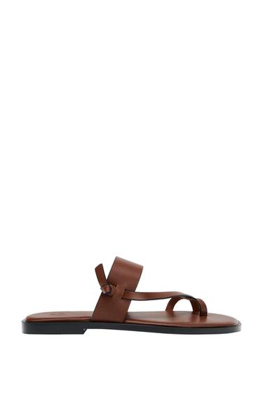 FLAT LEATHER STRAPPY SANDALS