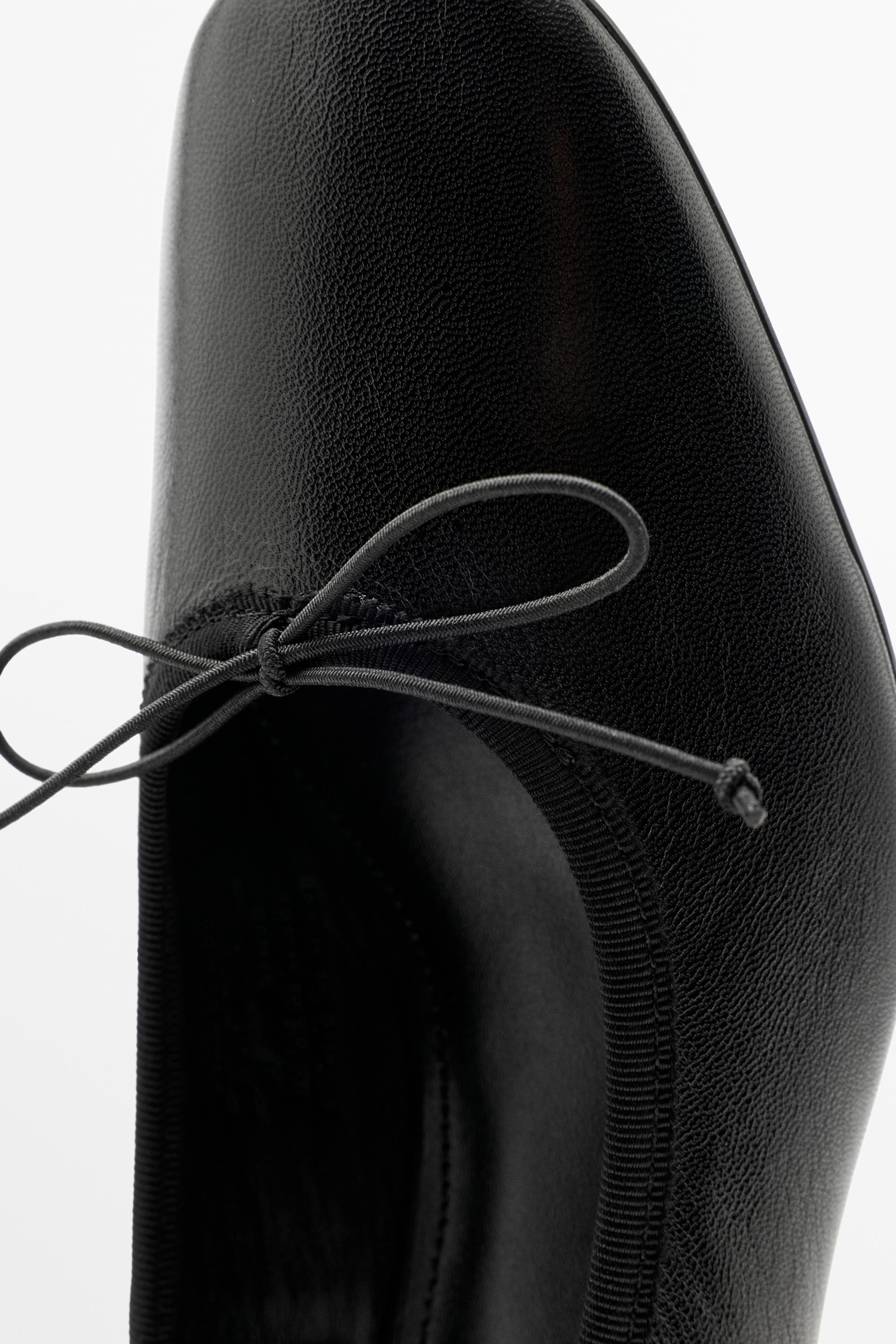 Ballerine à talon cuir