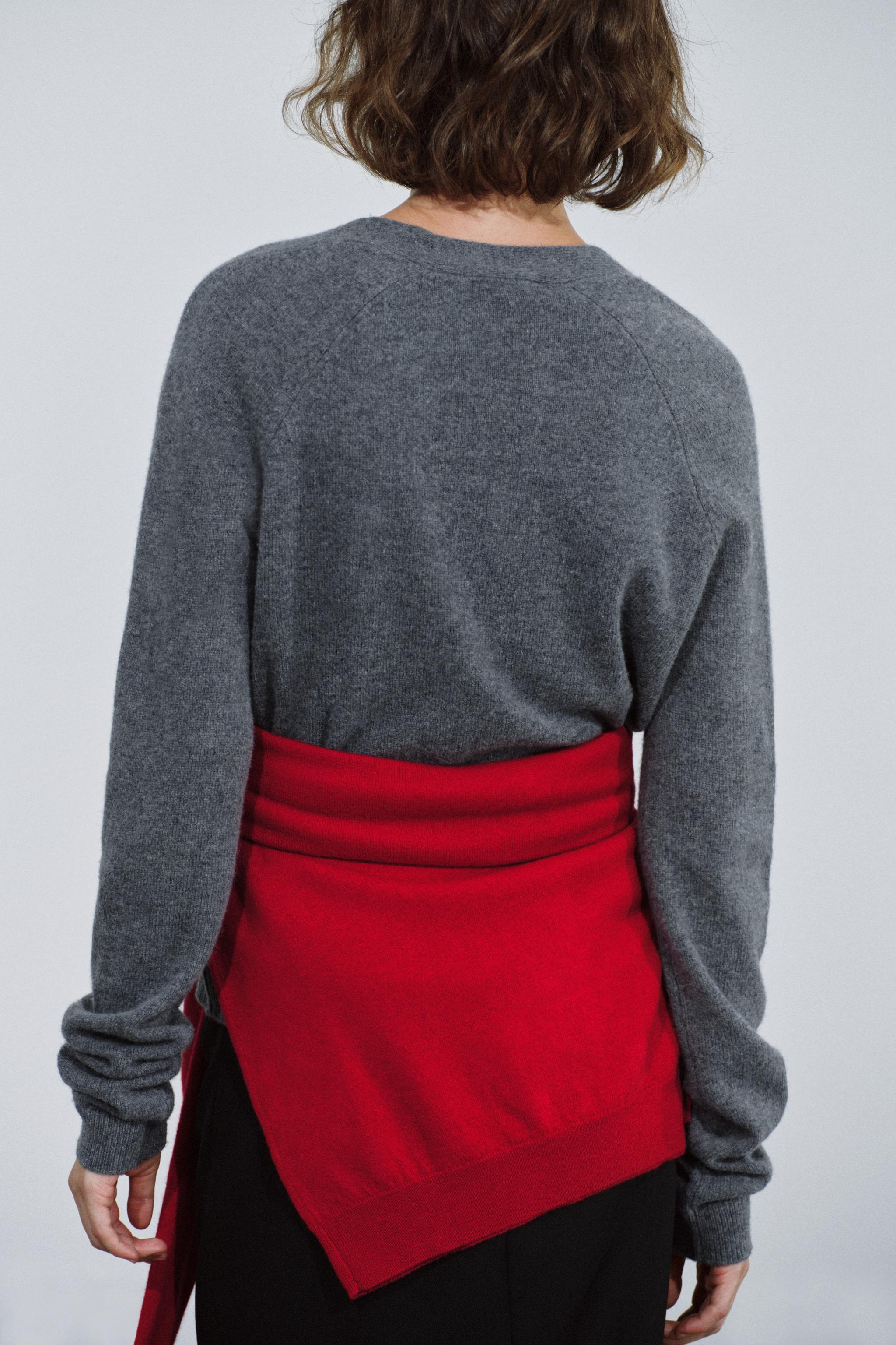 100% WOOL V-NECK CARDIGAN