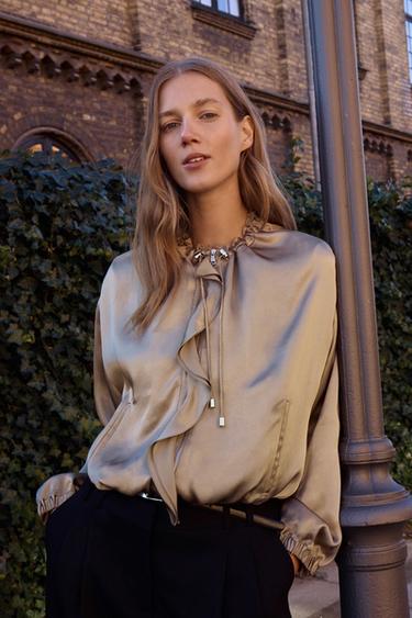 SATINJACKE MIT VOLANTS - Braun / Braungrau von Zara - Bild 0