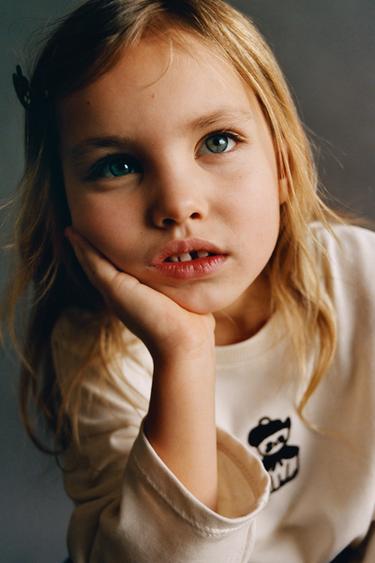 CAMISETA ESTAMPADO FLOCK NAON JEONG © - Crudo de Zara