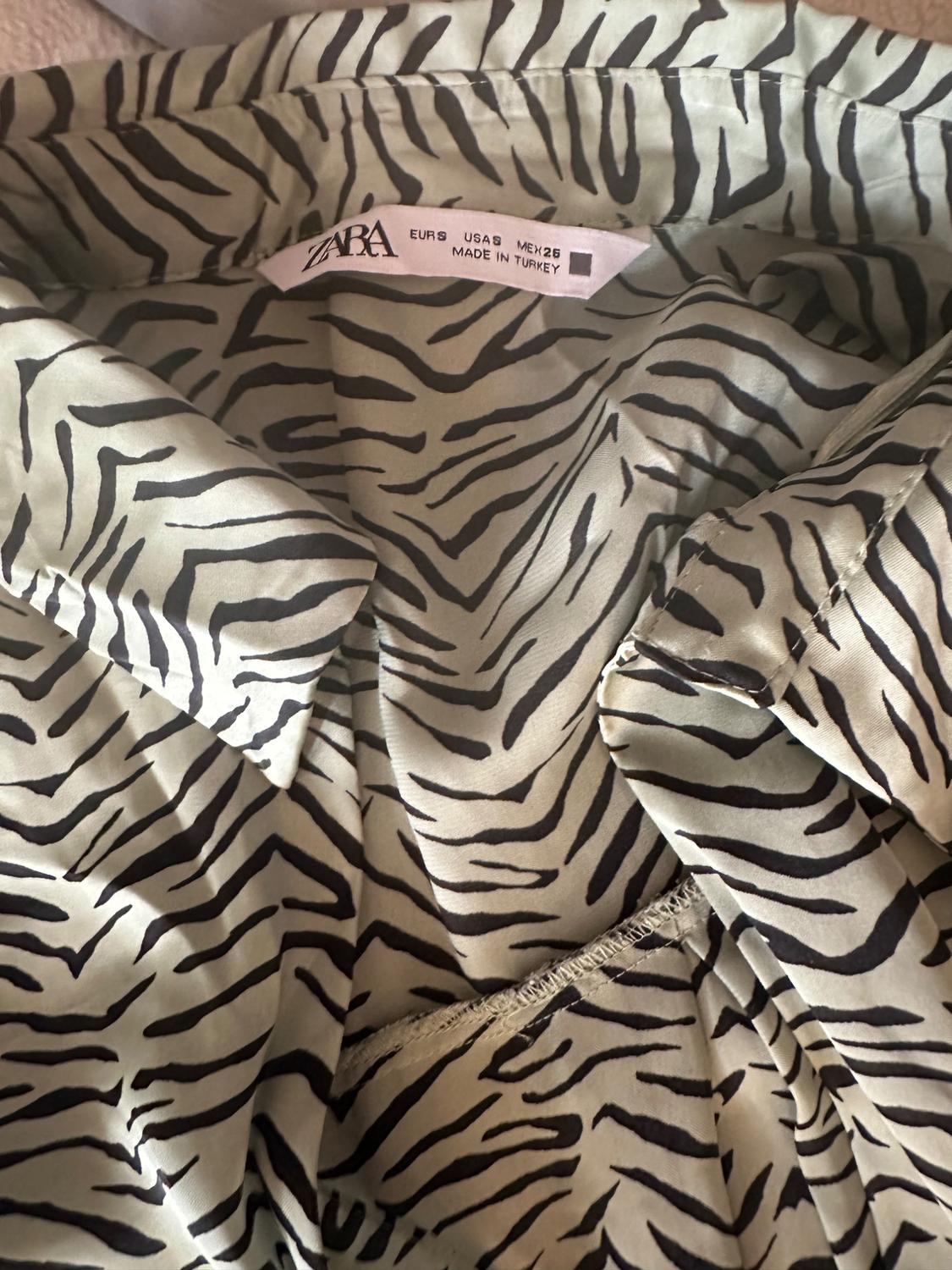 OVERSIZE ANIMAL PRINT BLOUSE - Image 3
