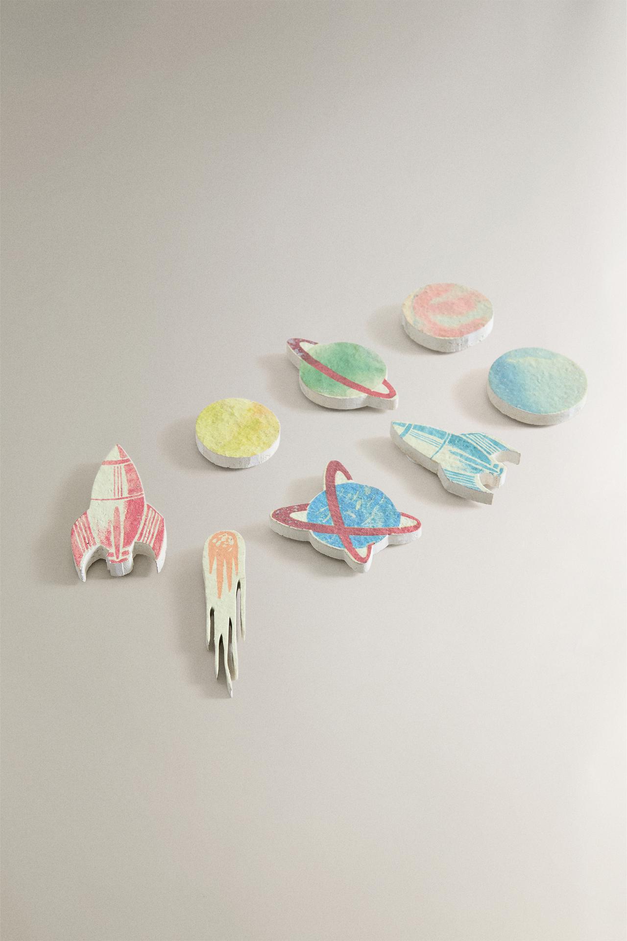 KIDS PAPIER-MÂCHÉ GLOW-IN-THE-DARK SPACE STICKERS — Multicolored