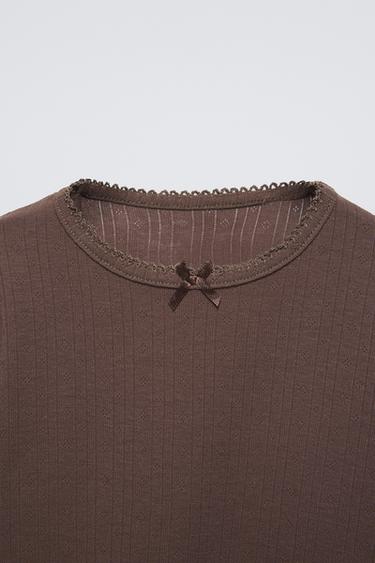T-SHIRT POINTELLE AVEC NŒUD - Chocolat de Zara - Image 2