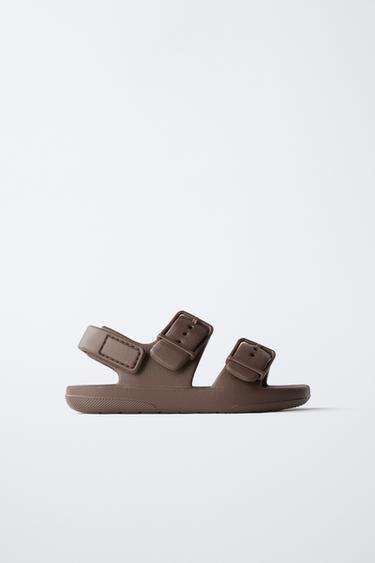 РЕЗИНОВЫЕ САНДАЛИИ С ПРЯЖКАМИ — КОРИЧНЕВЫЙ от Zara